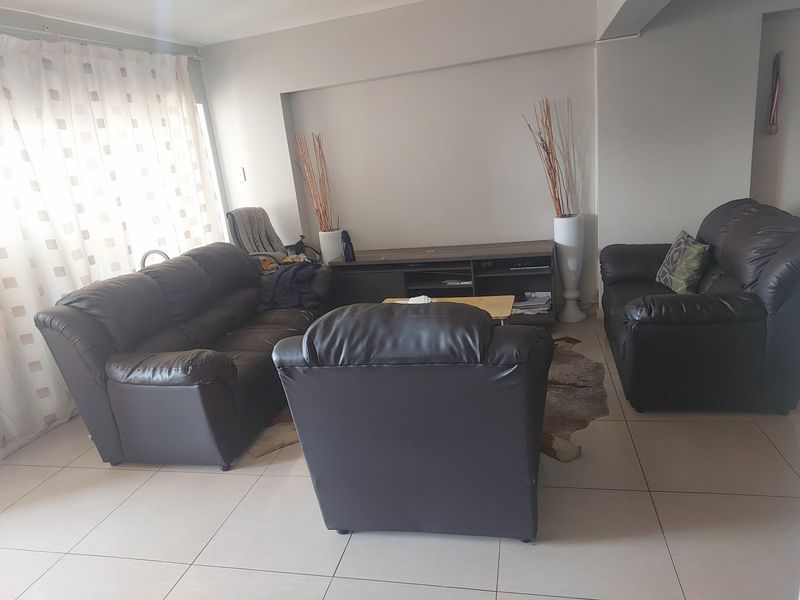 3 Bedroom Apartment In A Share Block - Photo 6