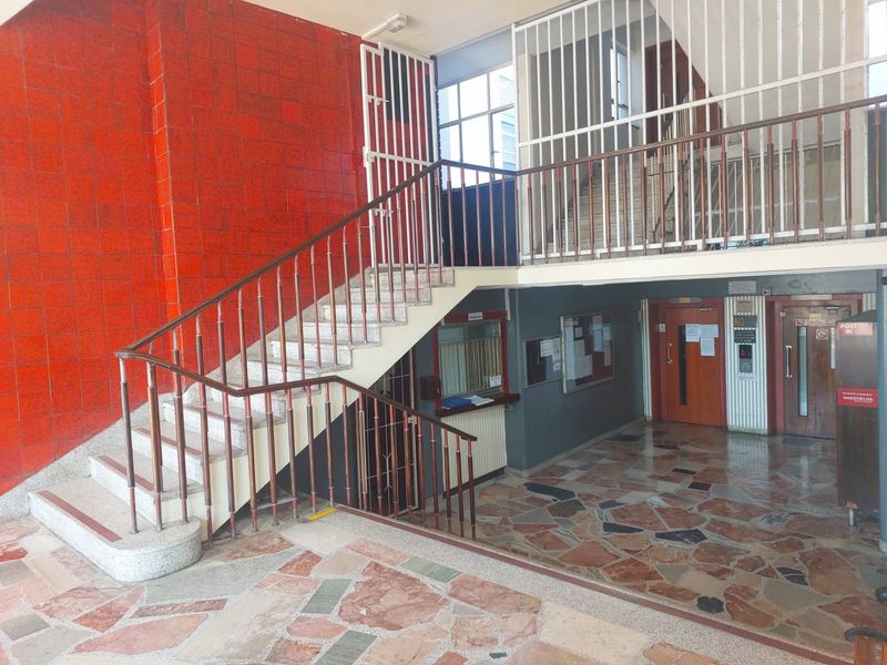3 Bedroom Apartment In A Share Block - Photo 2