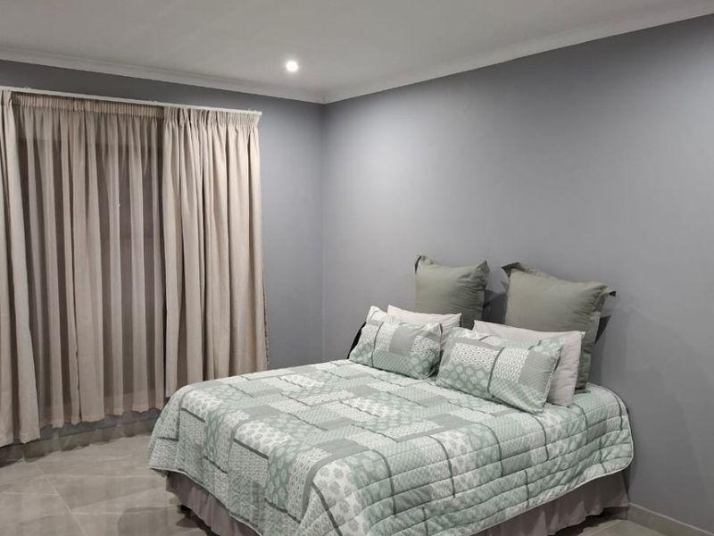 3 Bedroom Apartment In A Share Block - Photo 9