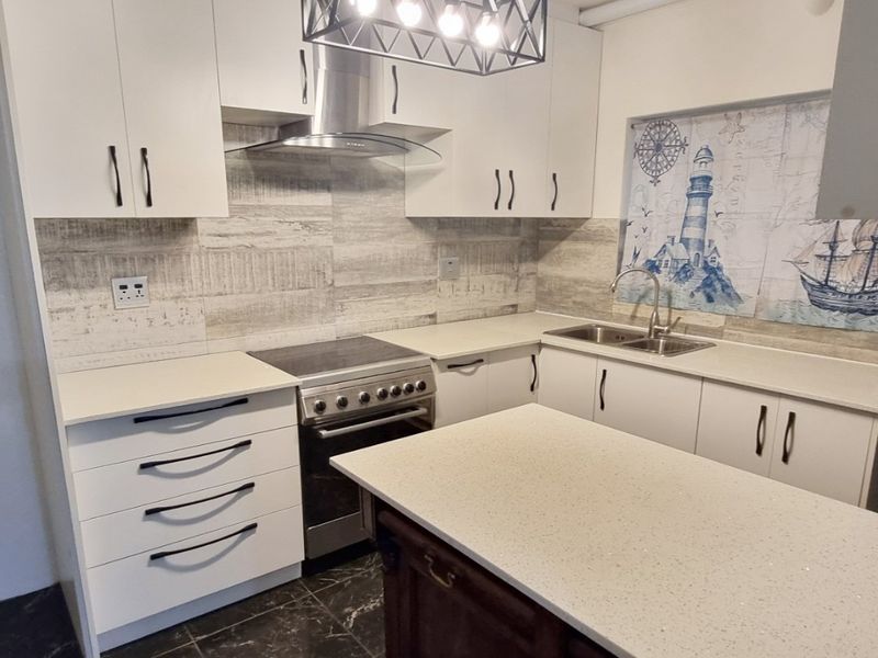 Newly Renovated Ground Floor 2-Bedroom Apartment in Gordon’s Bay. - Photo 4