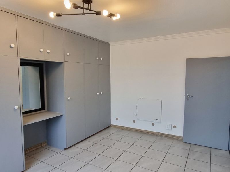 Newly Renovated Ground Floor 2-Bedroom Apartment in Gordon’s Bay. - Photo 10