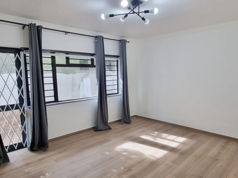 Newly Renovated Ground Floor 2-Bedroom Apartment in Gordon’s Bay. - Photo 2