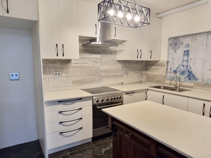 Newly Renovated Ground Floor 2-Bedroom Apartment in Gordon’s Bay. - Photo 5