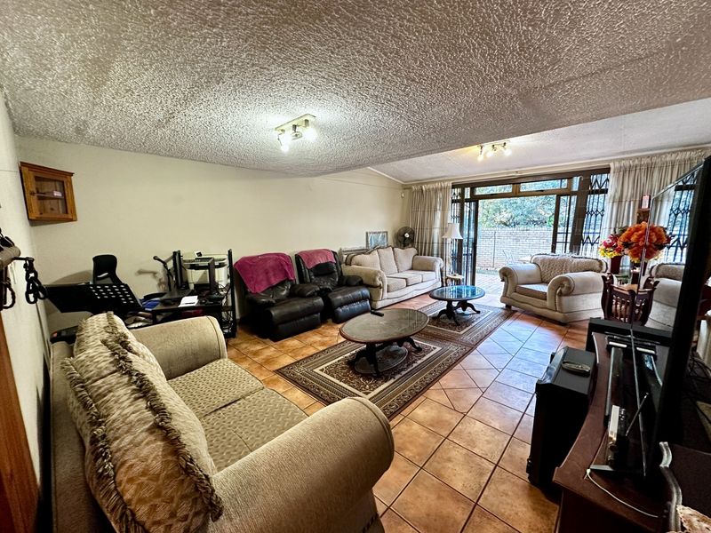 Townhouse For Sale in Val De Grace, Pretoria - Photo 9