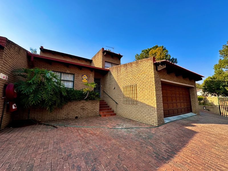 Townhouse For Sale in Val De Grace, Pretoria - Photo 2