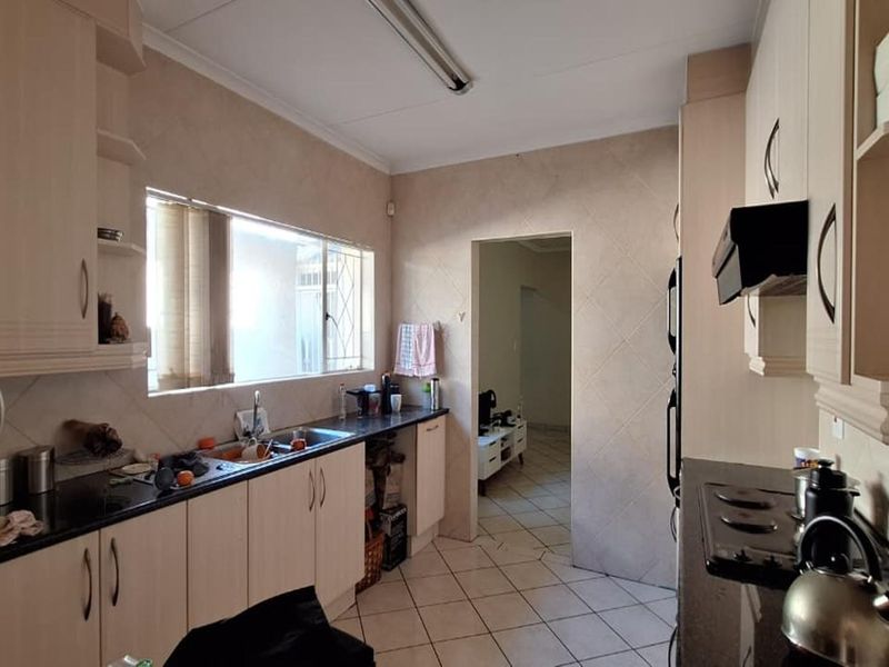 Generous Family Living in the Heart of Parkrand, Boksburg - Photo 2