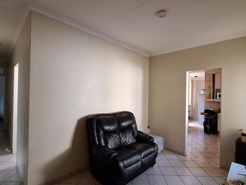 Generous Family Living in the Heart of Parkrand, Boksburg - Photo 5