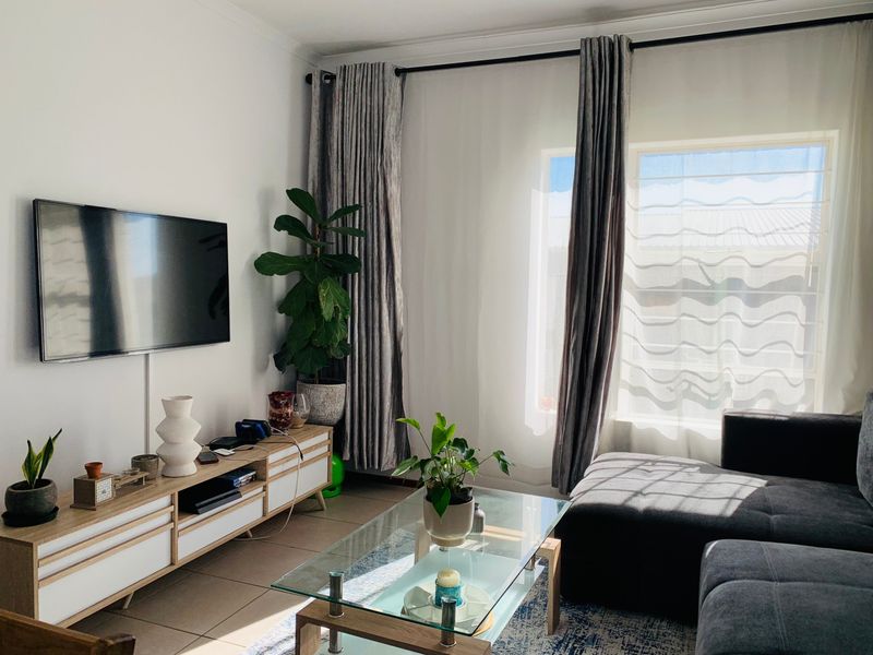 2 Bedroom, 2 Bathroom Apartment For Sale in Theresapark, Akasia - Photo 2