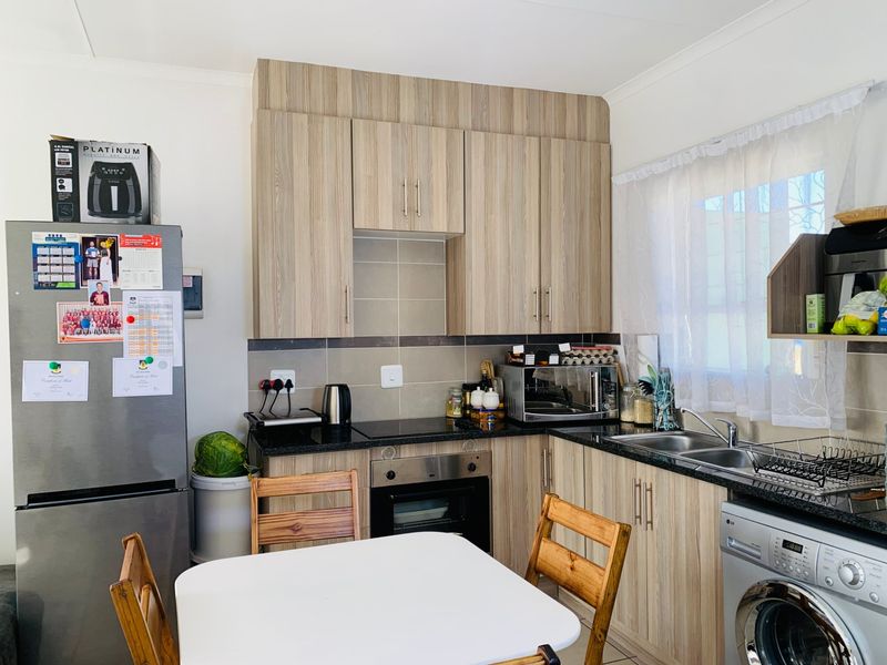 2 Bedroom, 2 Bathroom Apartment For Sale in Theresapark, Akasia - Photo 5