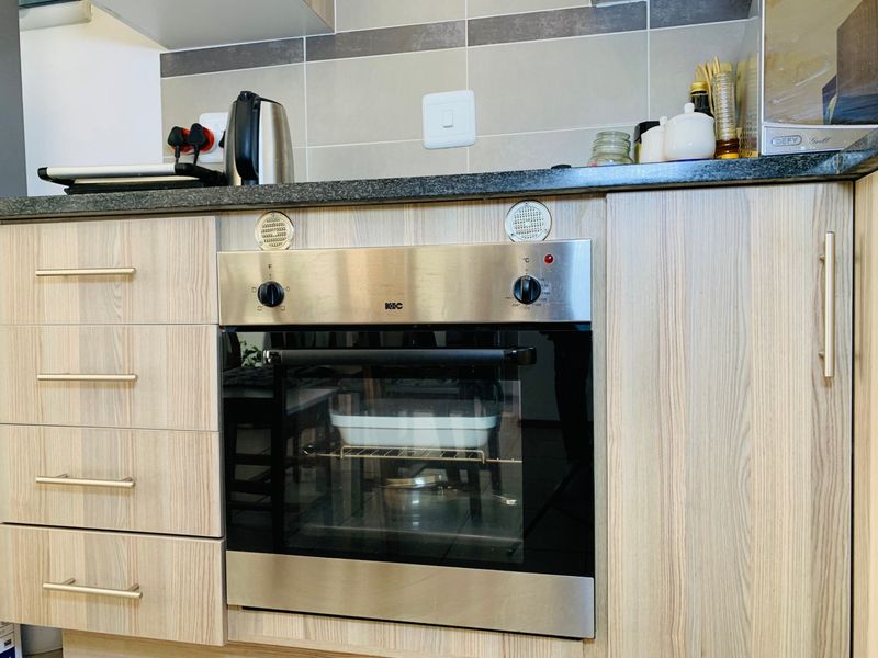 2 Bedroom, 2 Bathroom Apartment For Sale in Theresapark, Akasia - Photo 8