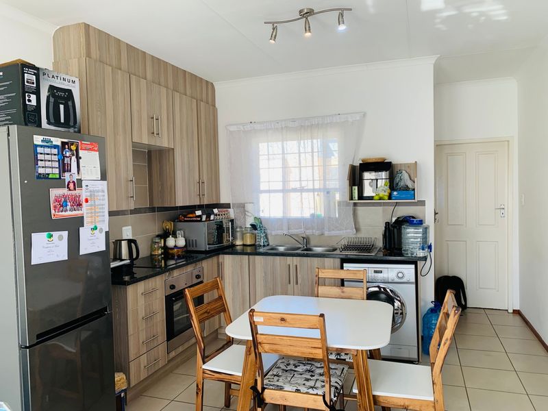 2 Bedroom, 2 Bathroom Apartment For Sale in Theresapark, Akasia - Photo 10