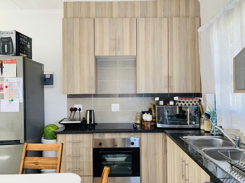 2 Bedroom, 2 Bathroom Apartment For Sale in Theresapark, Akasia - Photo 4