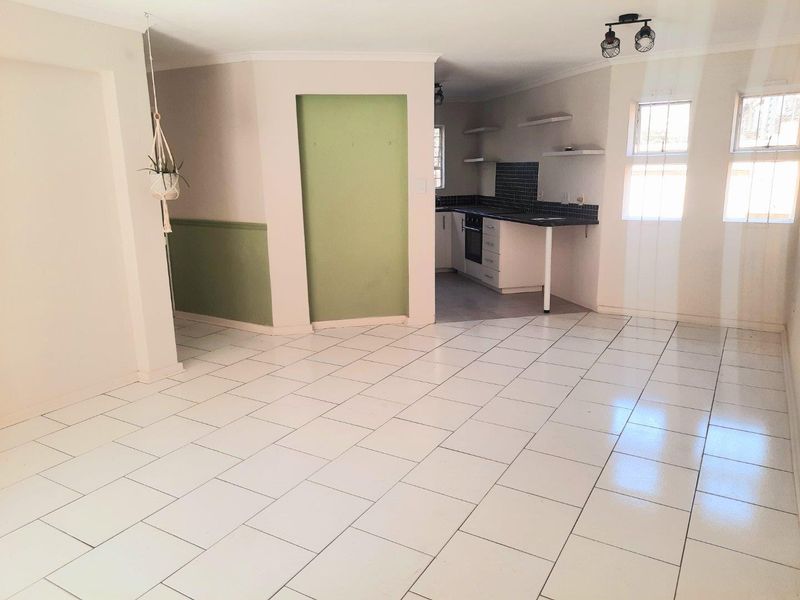 Apartment For Sale in Little Falls, Roodepoort - Photo 10