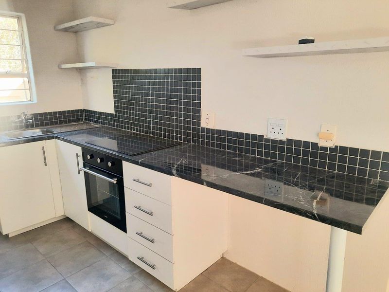 Apartment For Sale in Little Falls, Roodepoort - Photo 7