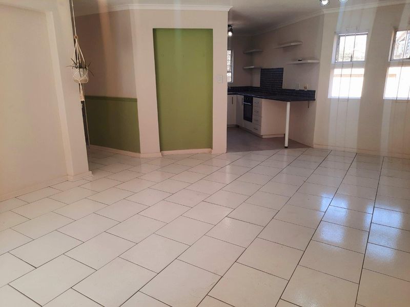 Apartment For Sale in Little Falls, Roodepoort - Photo 3