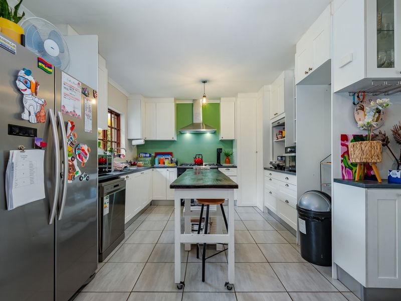 House For Sale in Martinville, Roundhay, Somerset West - Photo 5