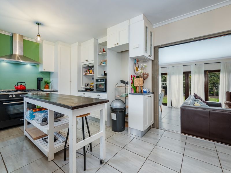 House For Sale in Martinville, Roundhay, Somerset West - Photo 7