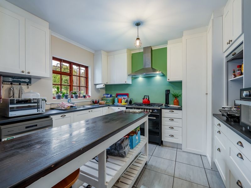 House For Sale in Martinville, Roundhay, Somerset West - Photo 6