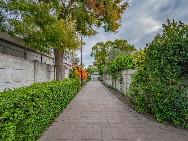House For Sale in Martinville, Roundhay, Somerset West - Photo 3