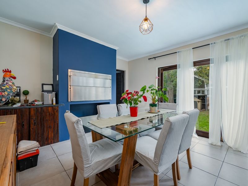 House For Sale in Martinville, Roundhay, Somerset West - Photo 10