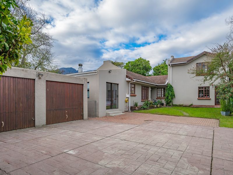 House For Sale in Martinville, Roundhay, Somerset West - Photo 4