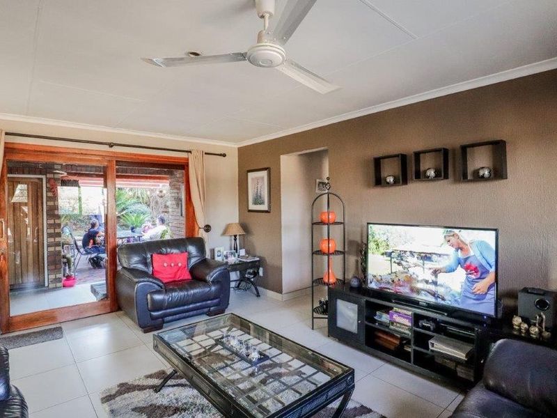 House For Sale in Van Riebeeck Park, Kempton Park - Photo 10