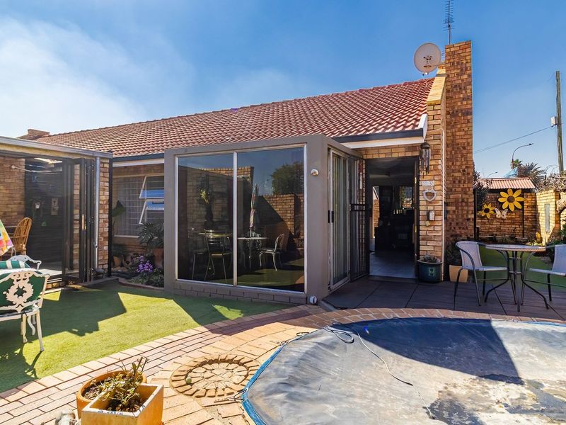 Apartment For Sale in Cresslawn, Kempton Park - Photo 1