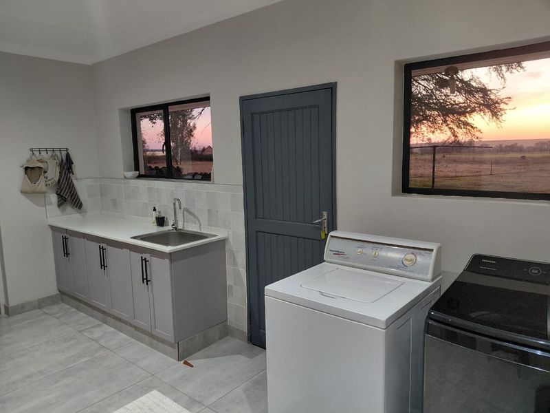 Exceptional 2 House 150 Ha farm for sale. - Photo 8