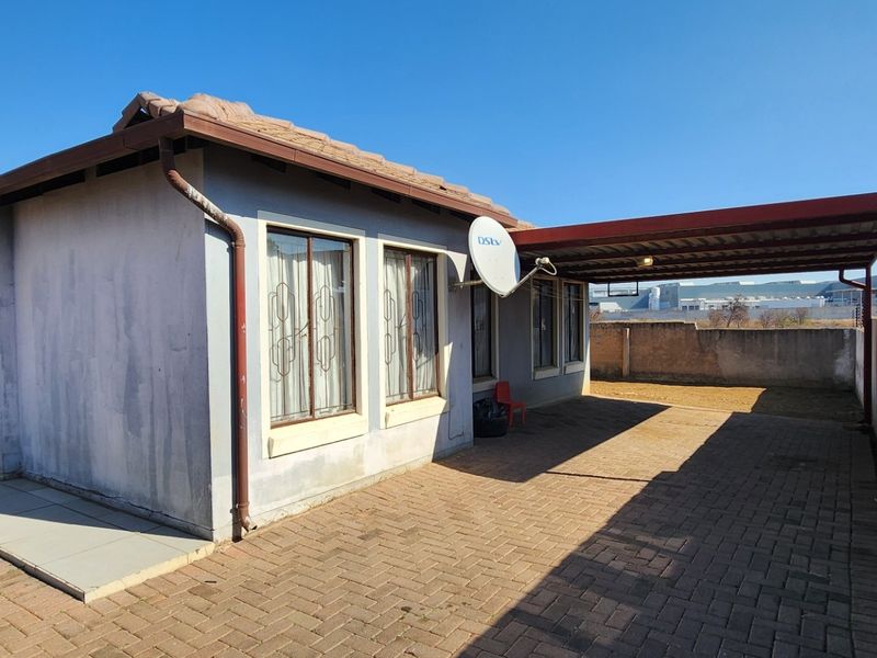3 Bedroom House For Sale in Nellmapius, Pretoria - Photo 1