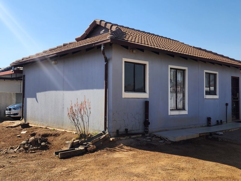 3 Bedroom House For Sale in Nellmapius, Pretoria - Photo 3