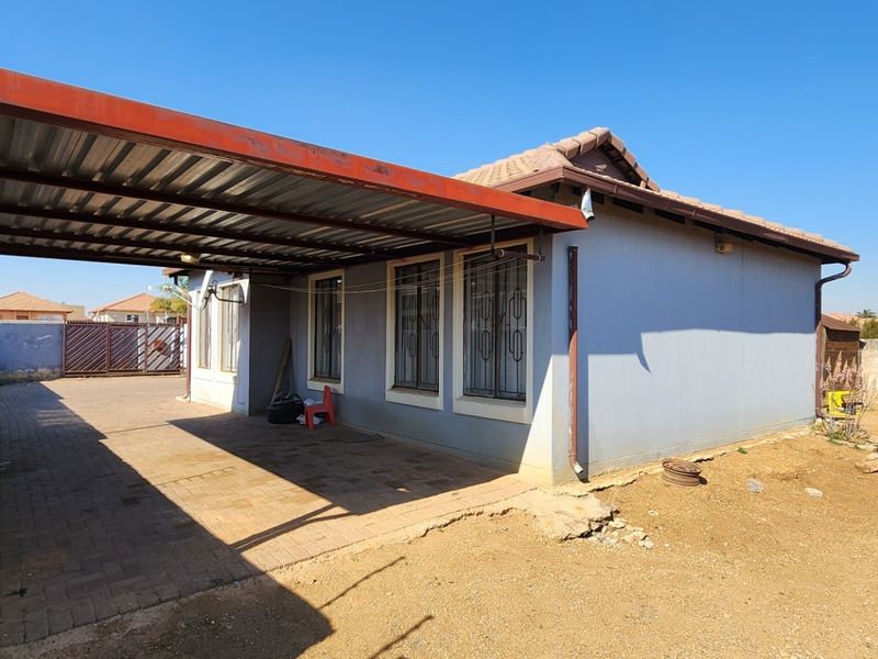 3 Bedroom House For Sale in Nellmapius, Pretoria - Photo 2
