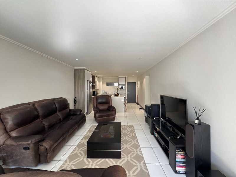 Apartment For Sale in Paulshof, Sandton - Photo 8
