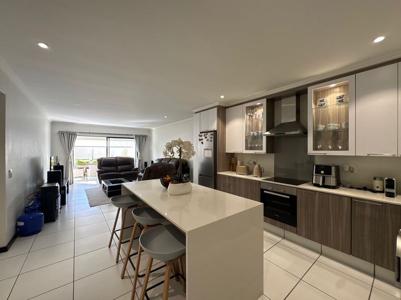 Apartment For Sale in Paulshof, Sandton - Photo 3