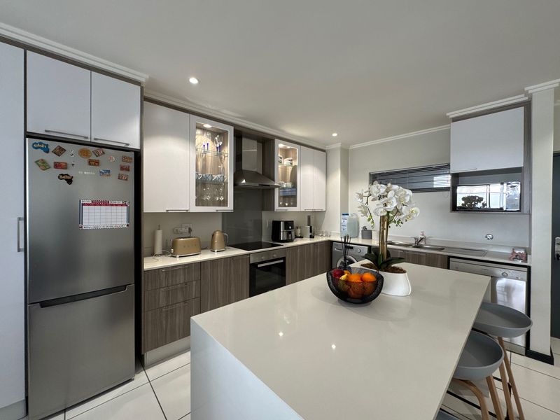 Apartment For Sale in Paulshof, Sandton - Photo 4
