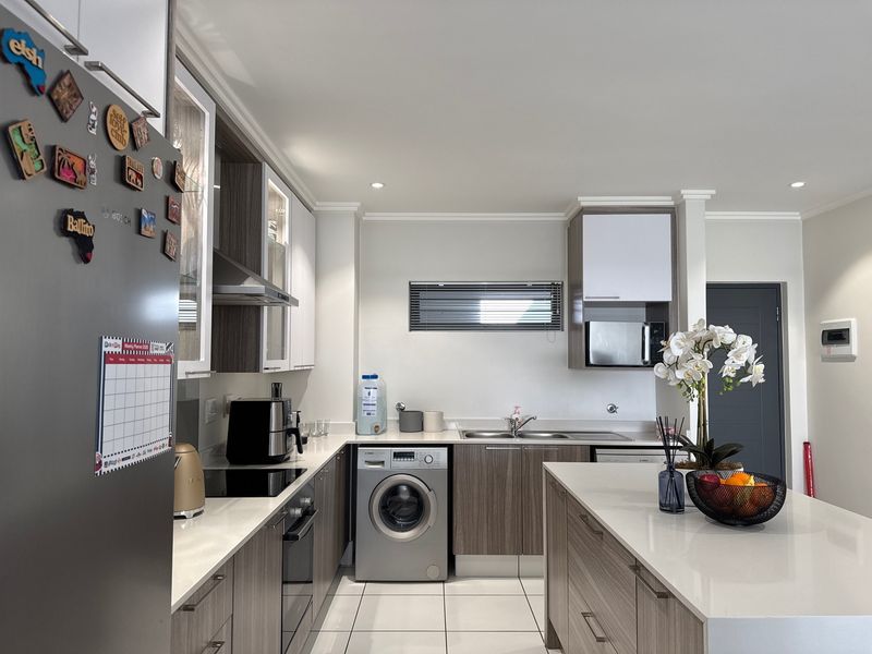 Apartment For Sale in Paulshof, Sandton - Photo 5