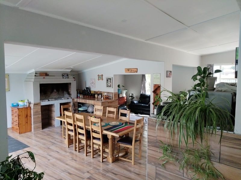 Fully Off-Grid 4 Bedroom Home with Income Generating Flatlet For Sale, Bergsig, Queenstown - Photo 9