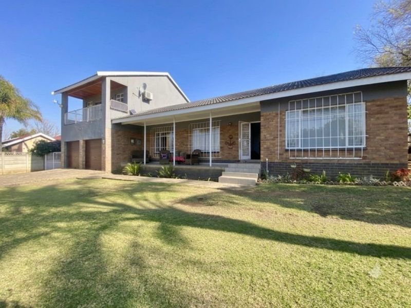House For Sale in Newcastle, KwaZulu Natal - Photo 1