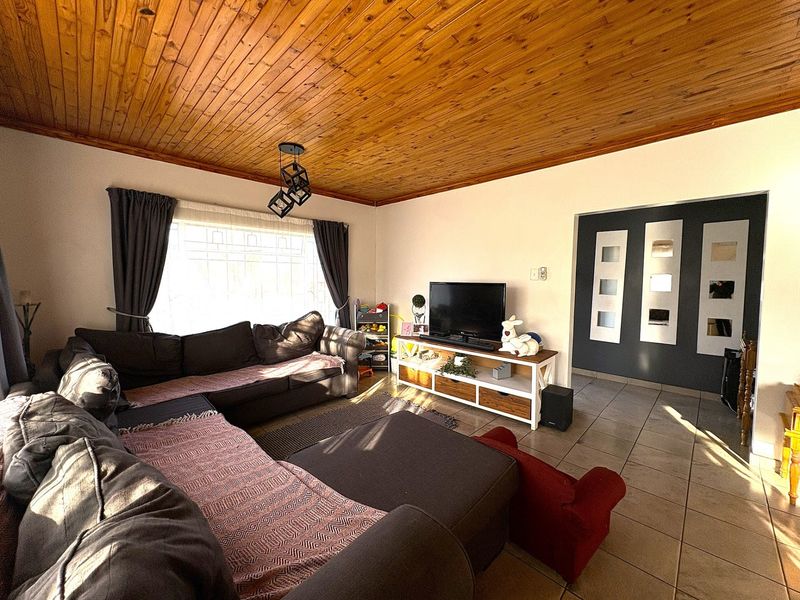 House For Sale in Newcastle, KwaZulu Natal - Photo 2