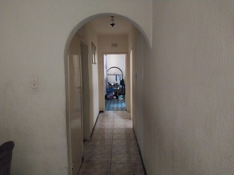 Apartment For Sale in Yeoville, Johannesburg - Photo 5