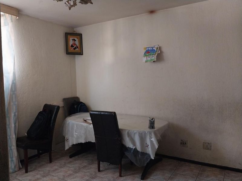 Apartment For Sale in Yeoville, Johannesburg - Photo 4