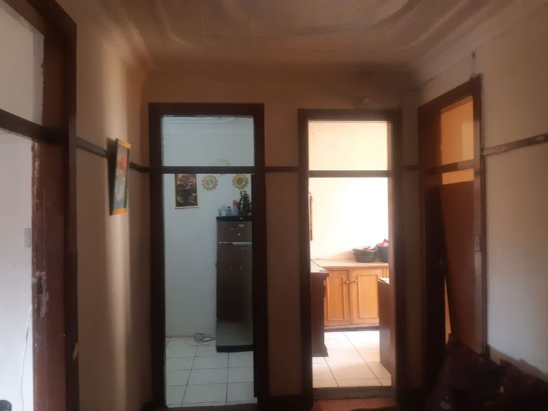 Apartment For Sale in Yeoville, Johannesburg - Photo 4
