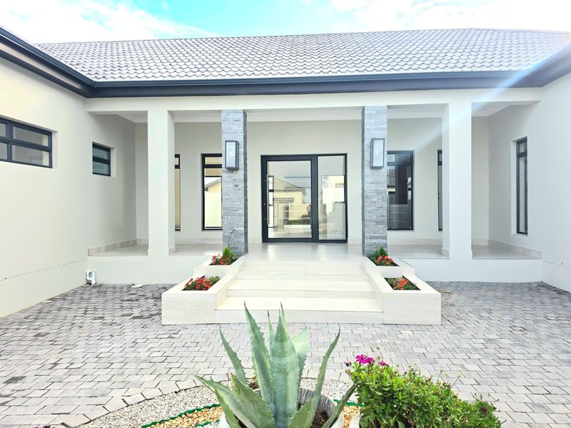 Exclusive Brand-New Luxury 4-Bedroom Home in Fountains Estate | Jeffrreys Bay - Photo 3