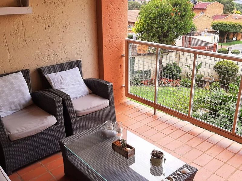 Apartment For Sale in Corlett Gardens, Johannesburg - Photo 7