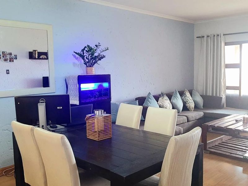 Apartment For Sale in Corlett Gardens, Johannesburg - Photo 2