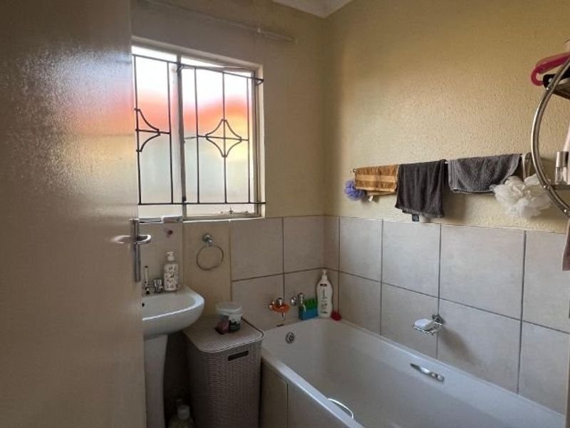 House For Sale in Nellmapius, Pretoria - Photo 8