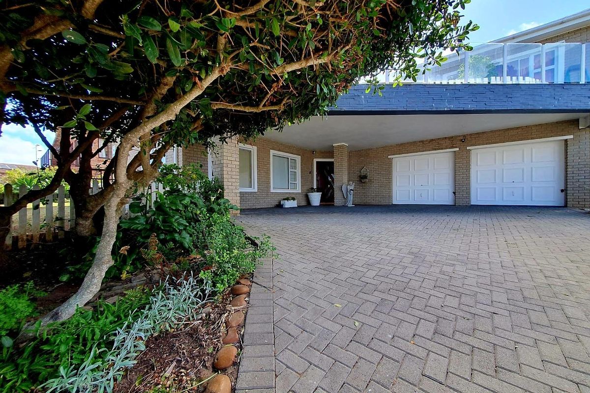 Ideal Multi-Generational Home in the Heart of Boggomsbaai - Photo 3