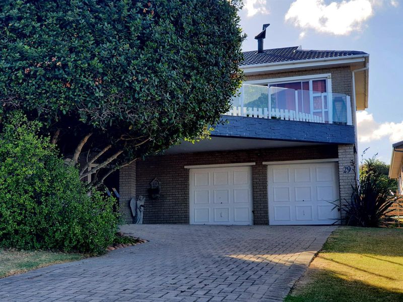 Ideal Multi-Generational Home in the Heart of Boggomsbaai - Photo 4