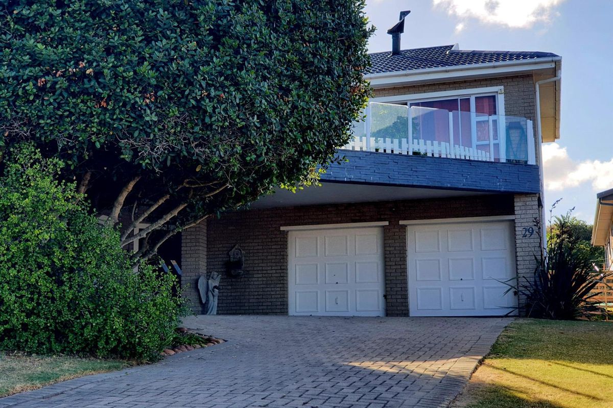Ideal Multi-Generational Home in the Heart of Boggomsbaai - Photo 4