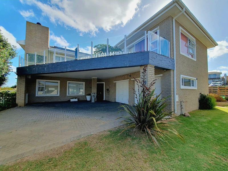 Ideal Multi-Generational Home in the Heart of Boggomsbaai - Photo 6