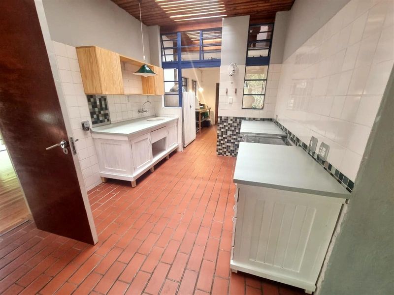 Natural light and rustic charm - Photo 6